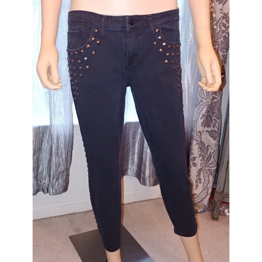 FOREVER 21 BLACK STUDDED SKINNY JEANS